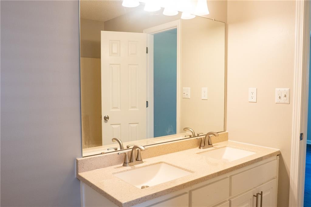 4016 Meadow Glen Way, Fairburn, Georgia image 18