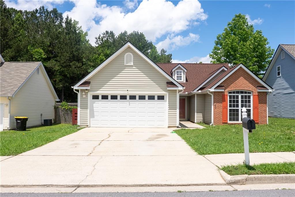 4016 Meadow Glen Way, Fairburn, Georgia image 1