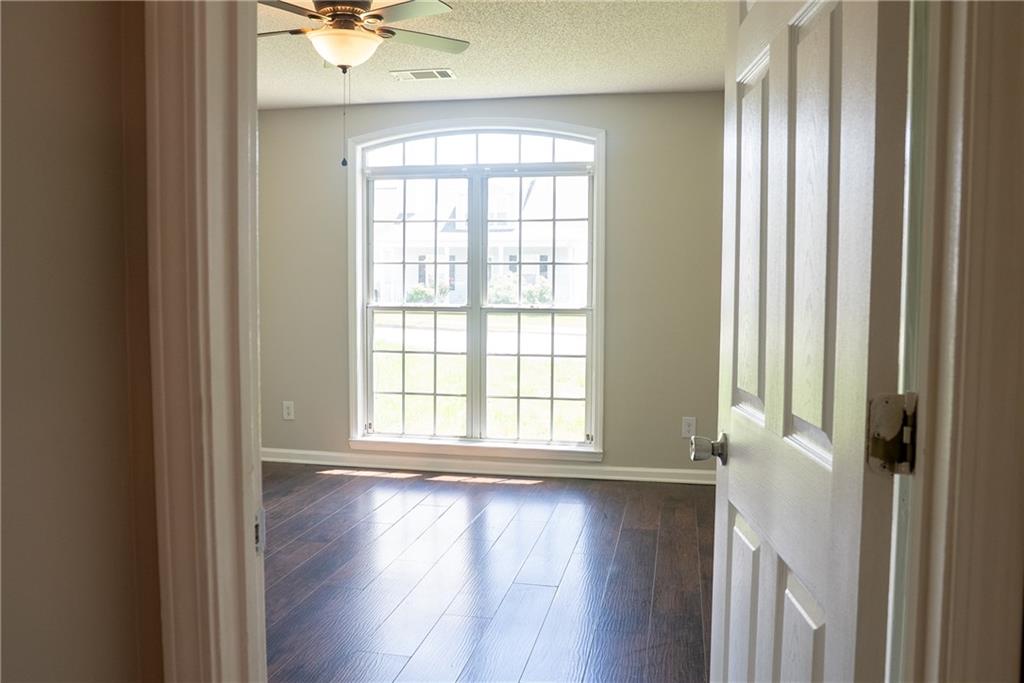 4016 Meadow Glen Way, Fairburn, Georgia image 17