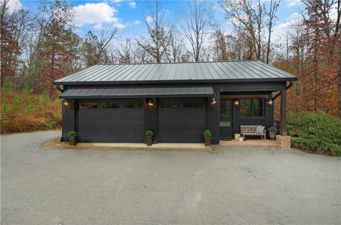 A home in Dawsonville