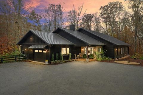 A home in Dawsonville