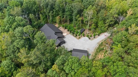 A home in Dawsonville