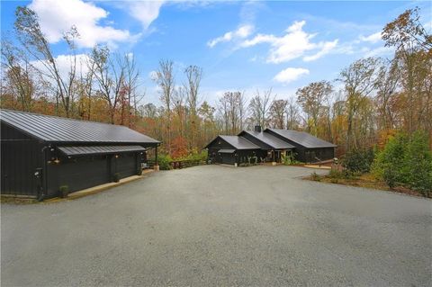 A home in Dawsonville