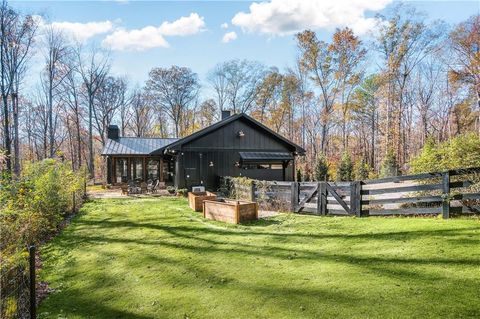 A home in Dawsonville