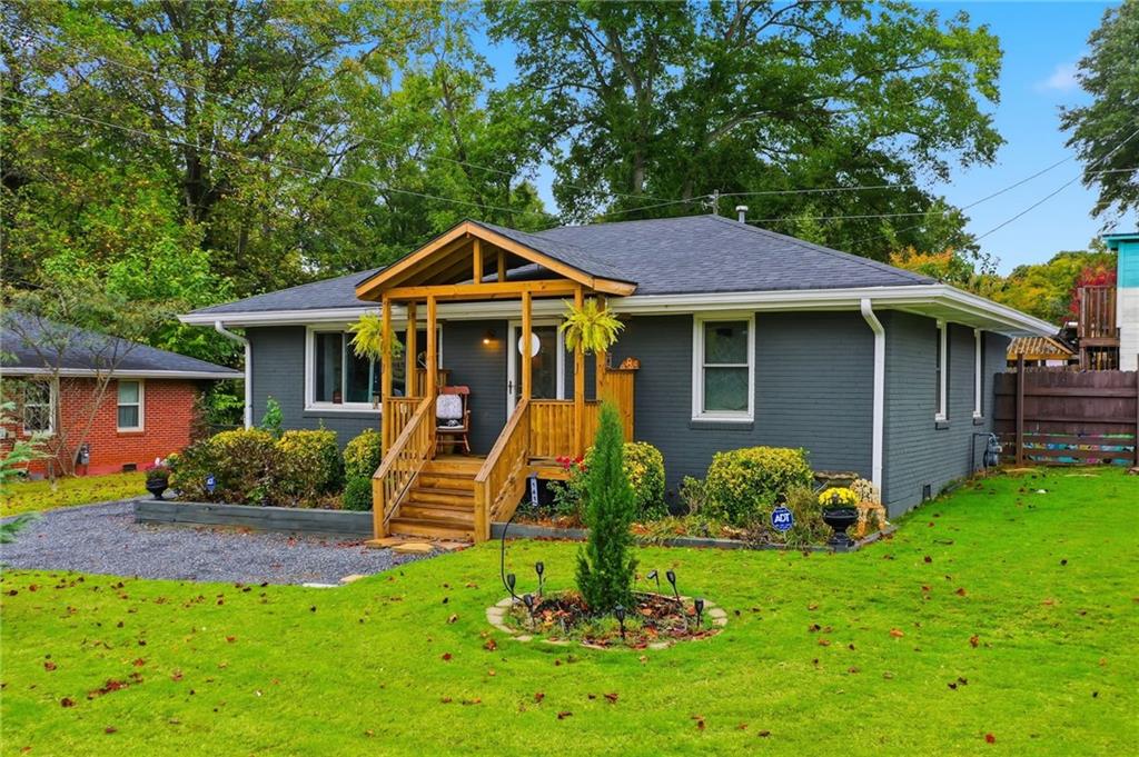 Main image without alt text