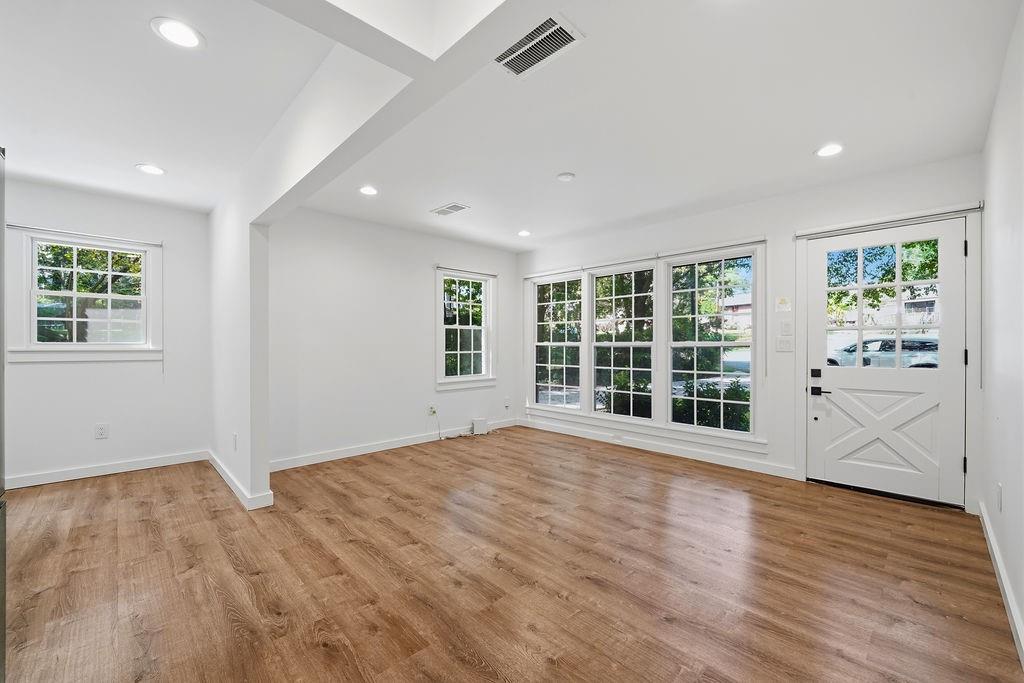 1127 Delores Way