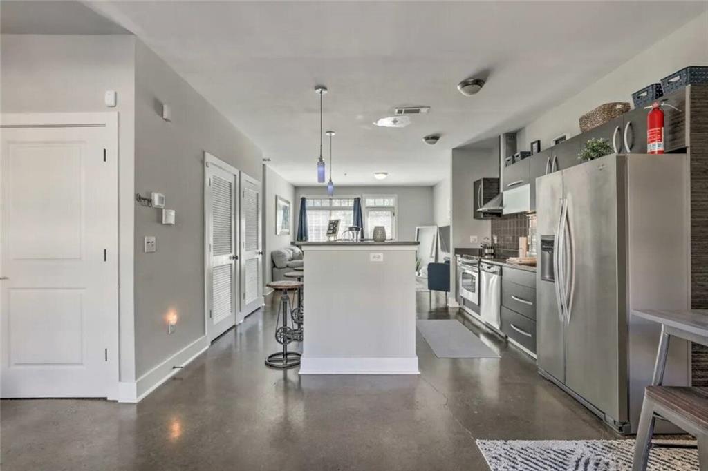 1300 Dekalb Ave 112