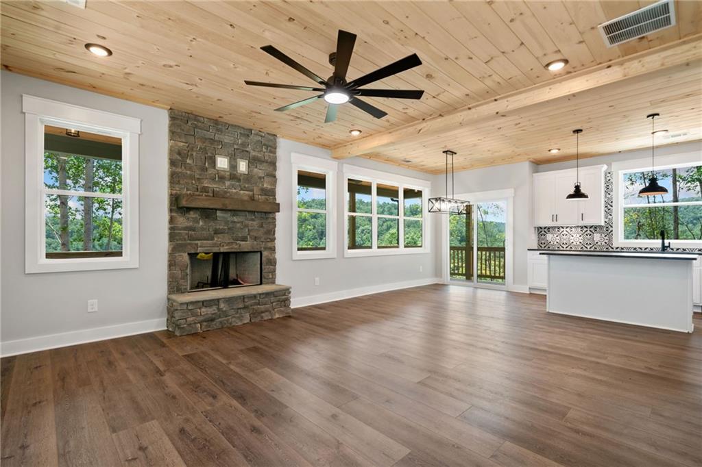 1374 Foxhound Trail NE