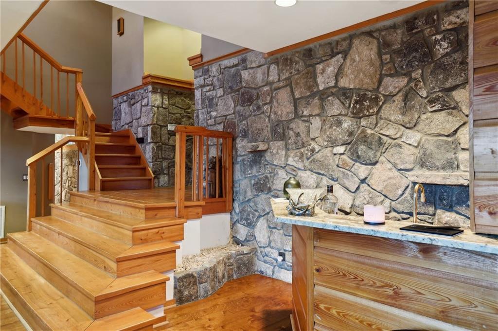 2513 Overlake Lane