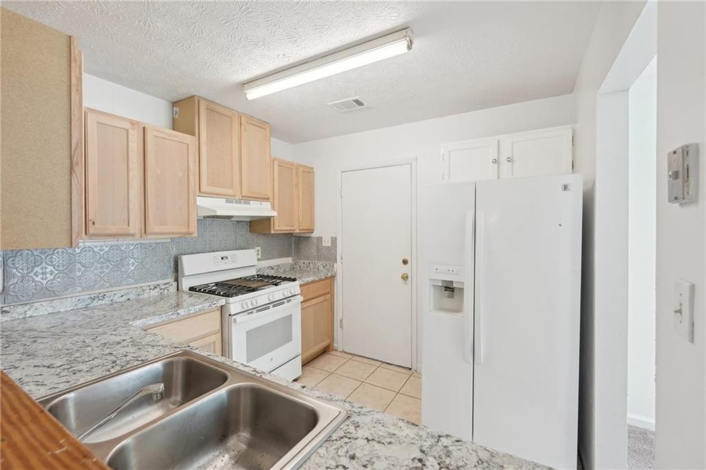 742 Redland Drive, Jonesboro, Georgia image 3