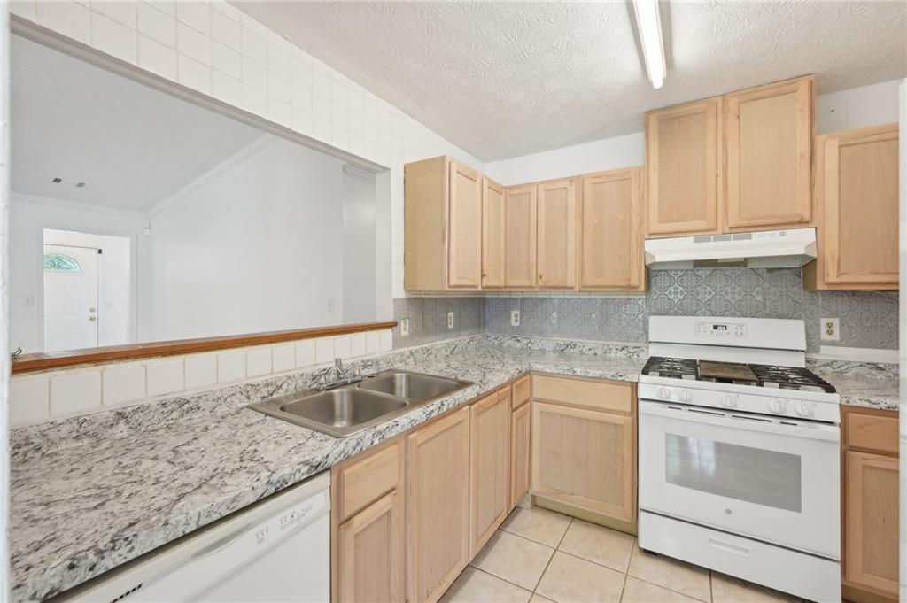 742 Redland Drive, Jonesboro, Georgia image 2