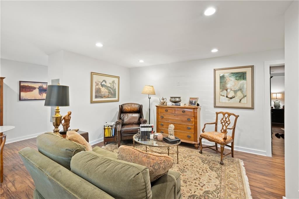 880 Saint Charles Avenue NE 9