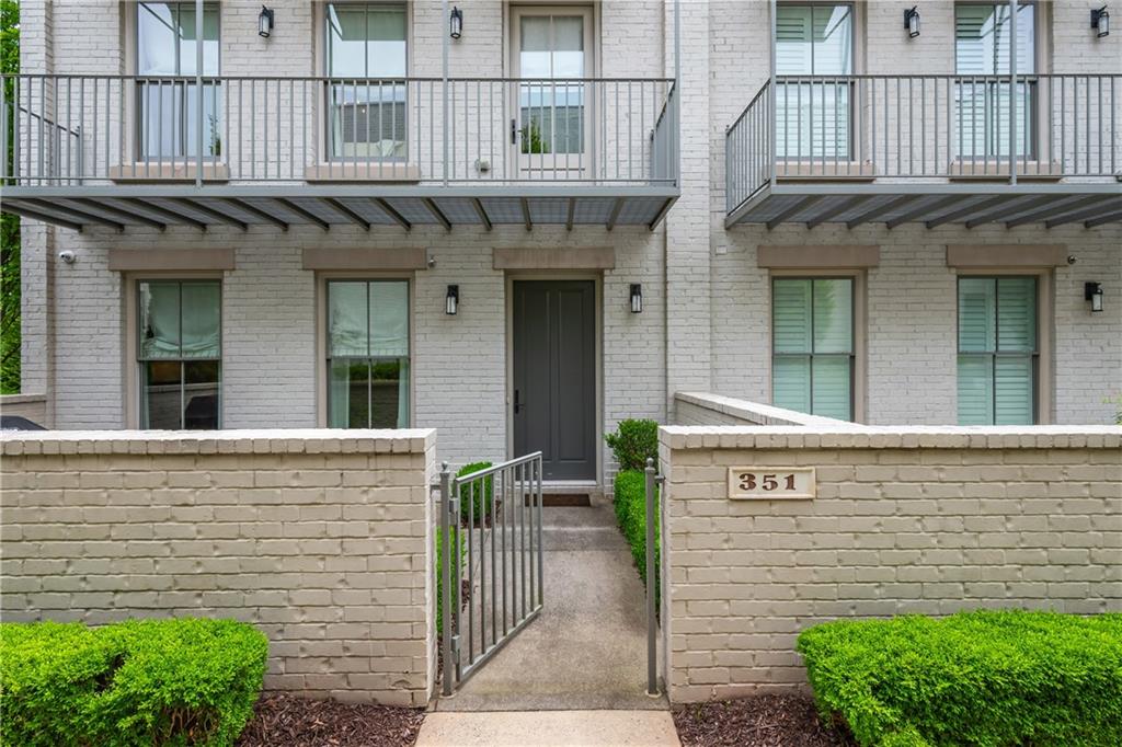 351 S Esplanade