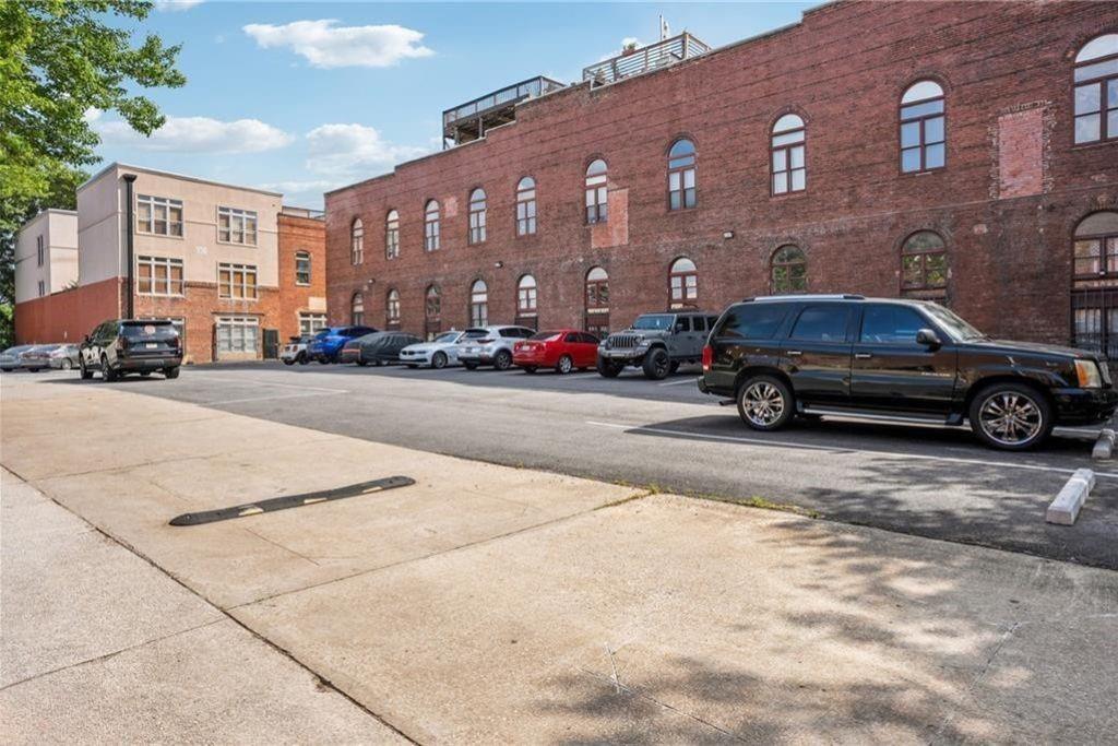 322 Peters Street SW 6