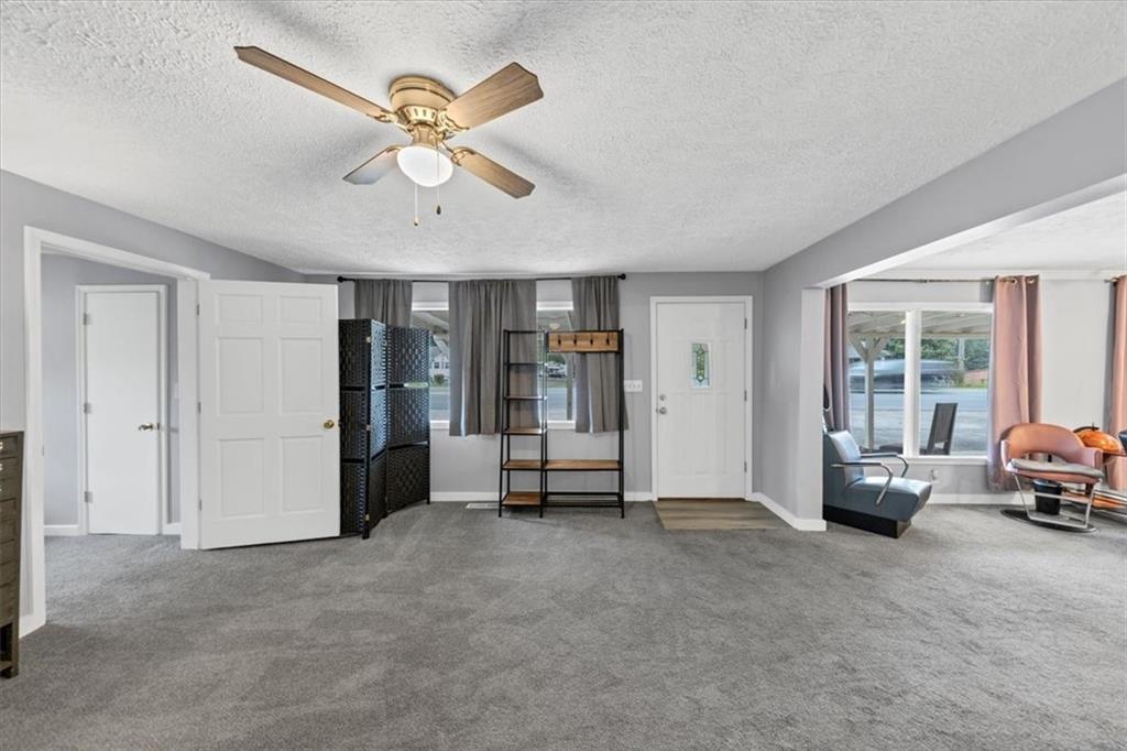 6071 N Main Street SE