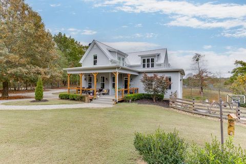 A home in Flowery Branch