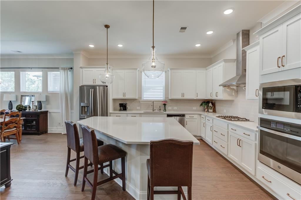 6817 Bungalow Road