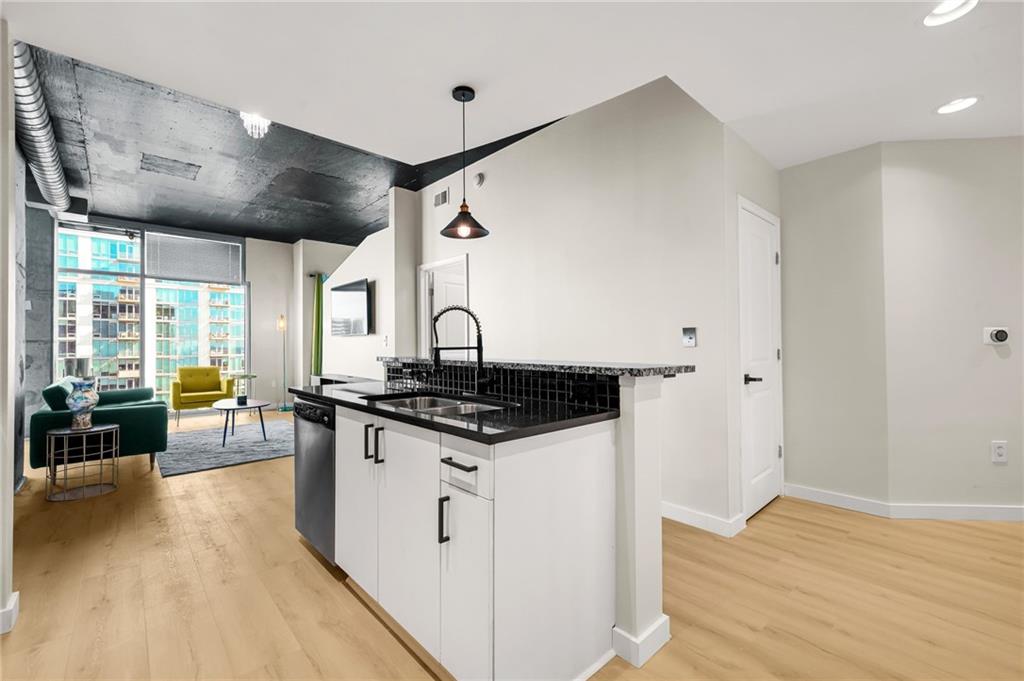 250 Pharr Road NE 1702