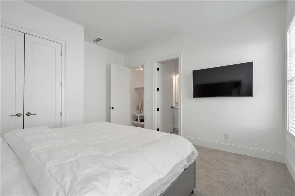 Dunwoody, Georgia 30338, United States, 6 Bedrooms Bedrooms, ,6 BathroomsBathrooms,Residential,Active,80812