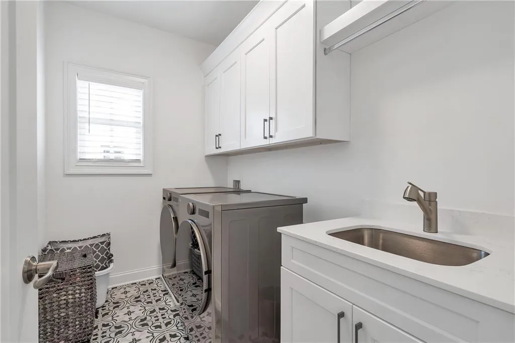 Dunwoody, Georgia 30338, United States, 6 Bedrooms Bedrooms, ,6 BathroomsBathrooms,Residential,Active,80812