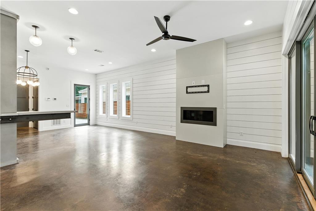 244 LOCUST Street NE B