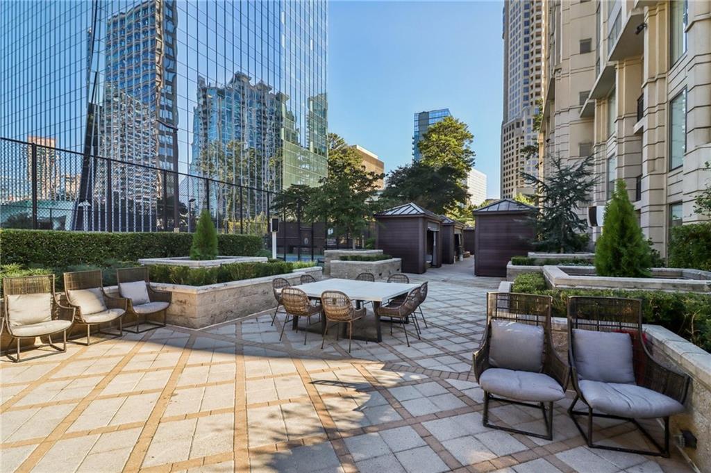 Paramount Building - Residential