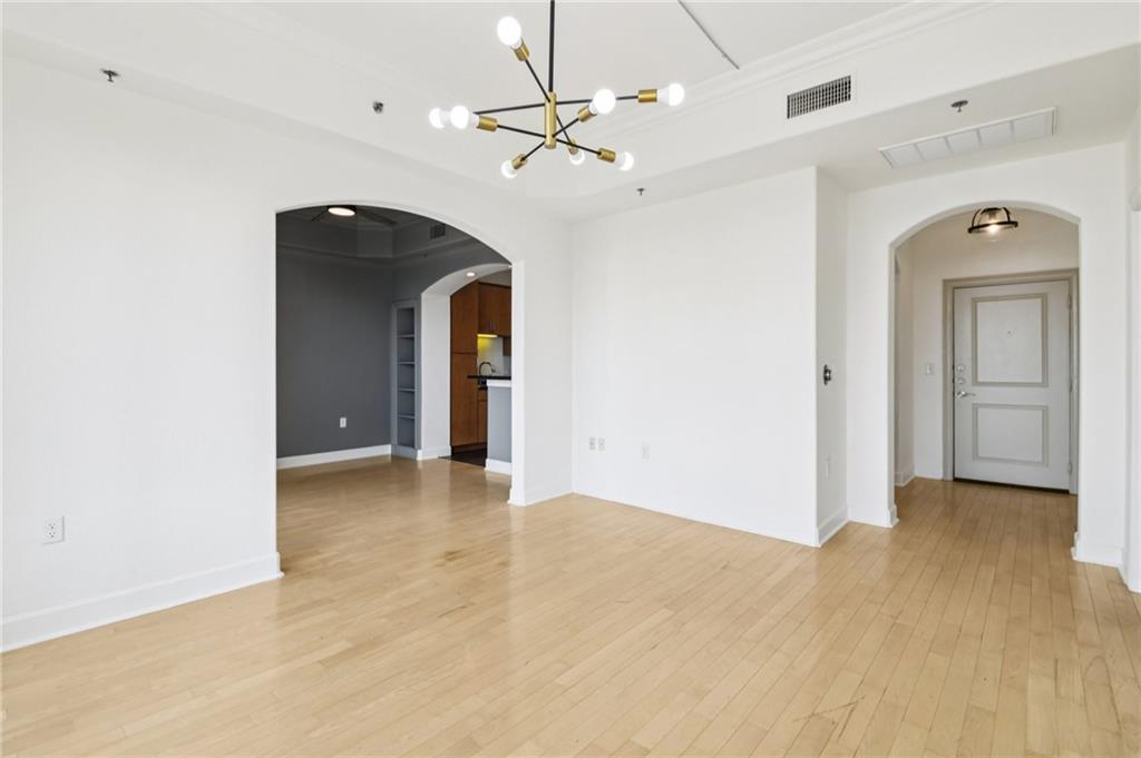 Paramount Building - Residential