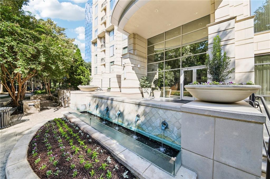 Paramount Building - Residential