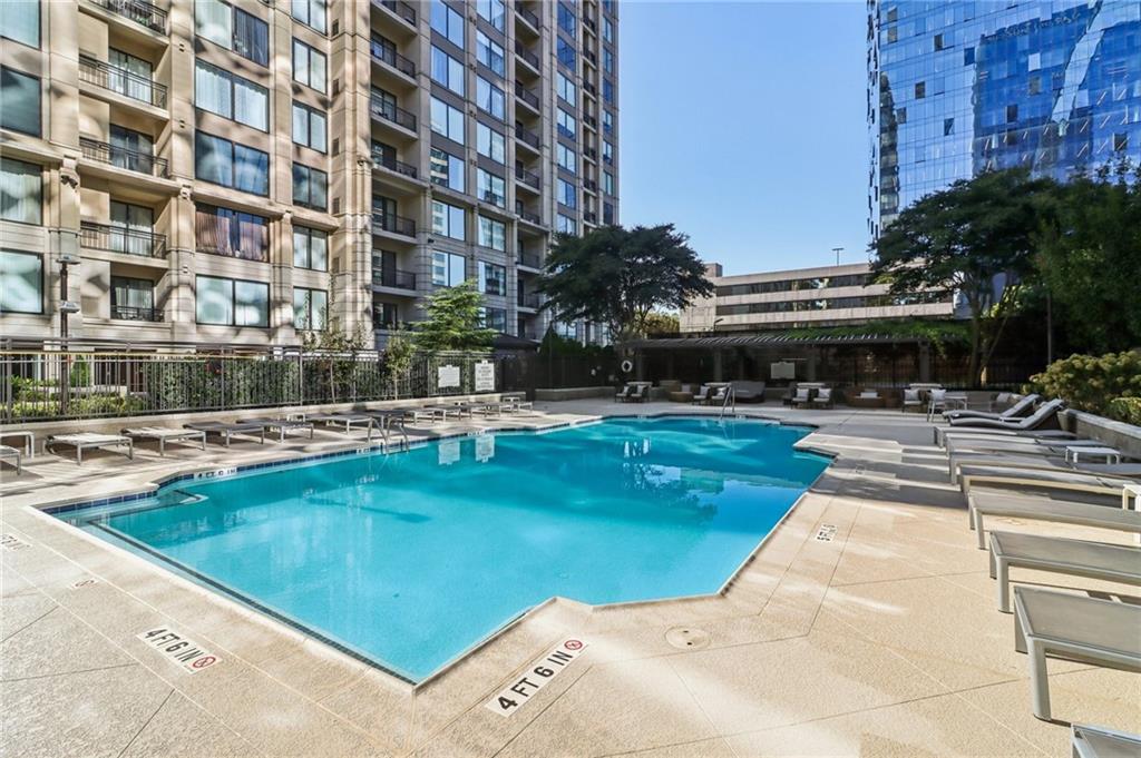 Paramount Building - Residential