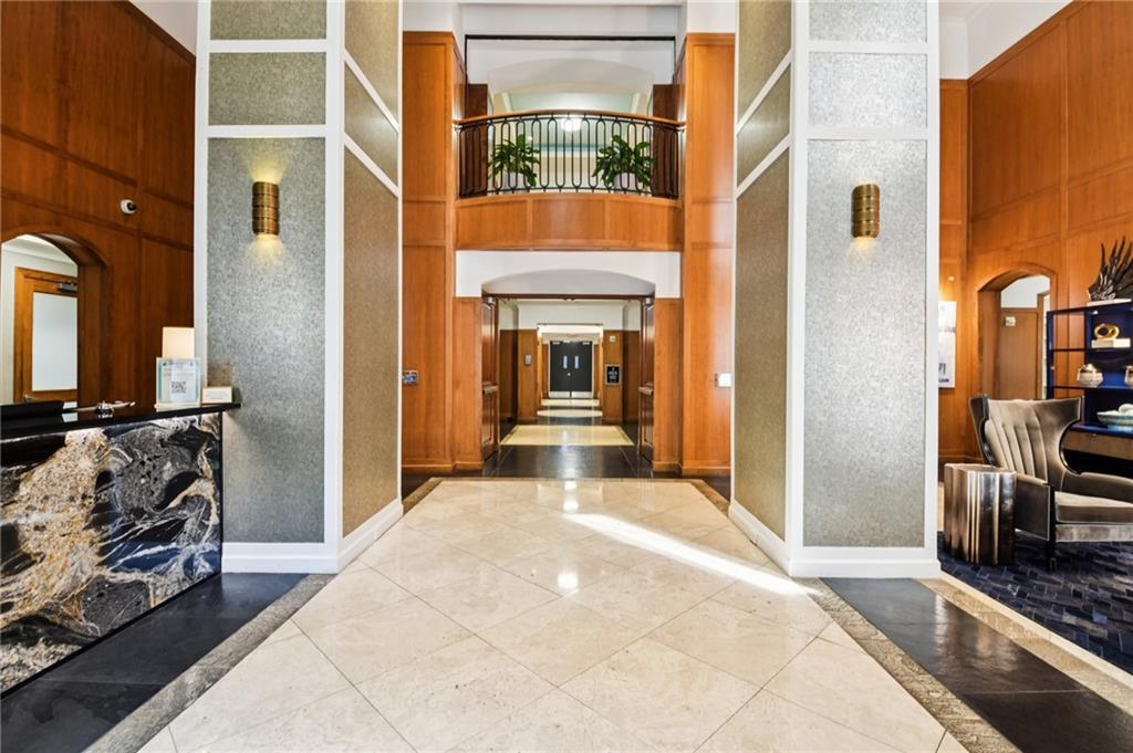 Paramount Building - Residential