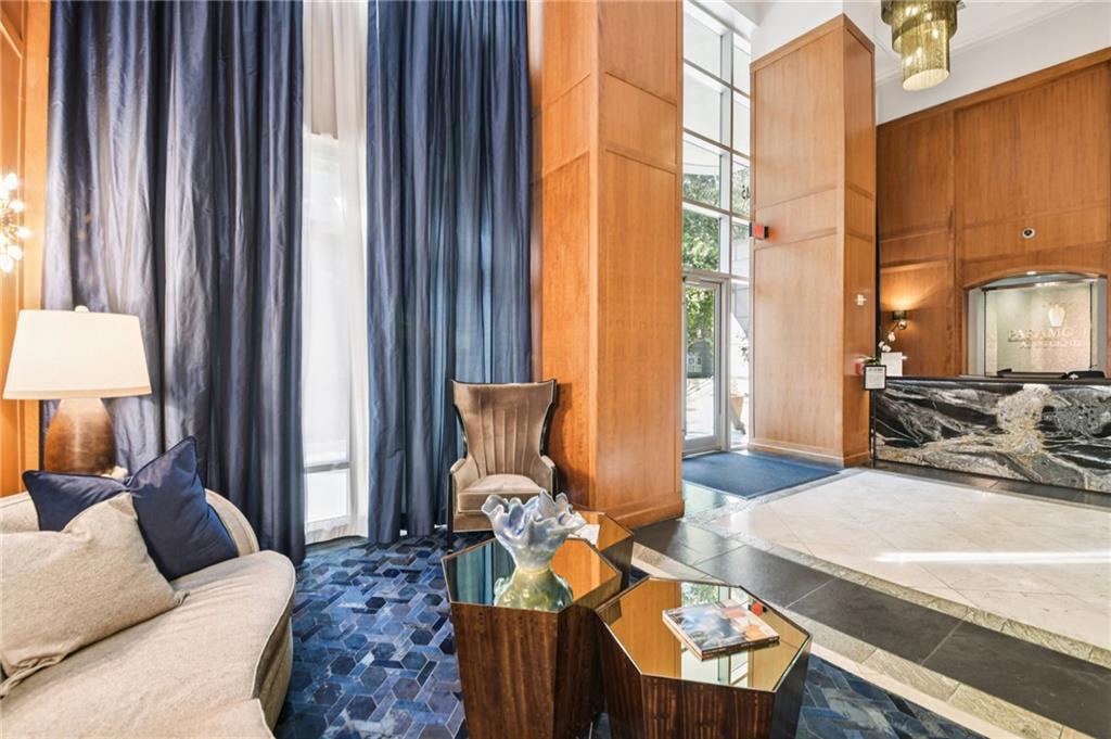 Paramount Building - Residential