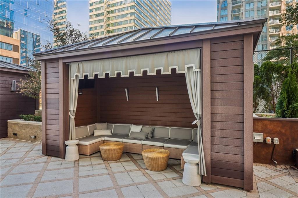 Paramount Building - Residential