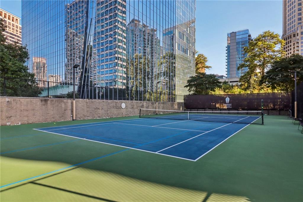 Paramount Building - Residential