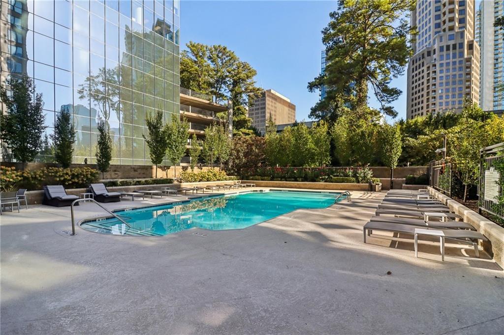 Paramount Building - Residential