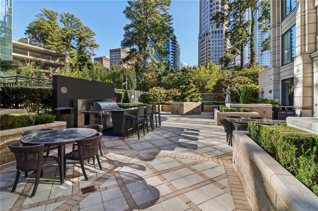 Paramount Building - Residential