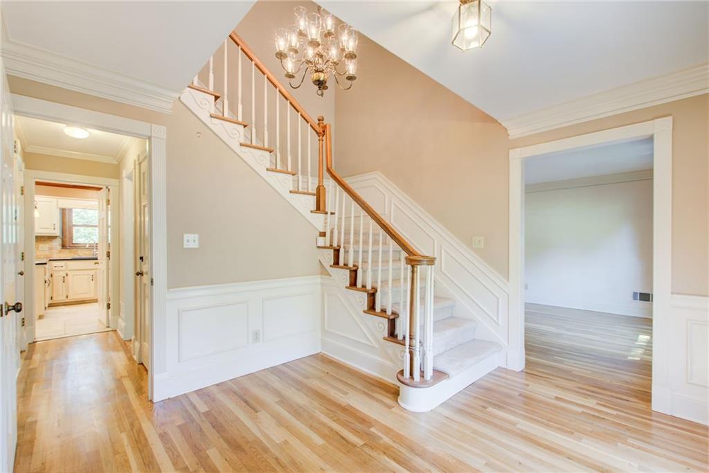 5163 CHARLEMAGNE Way SW