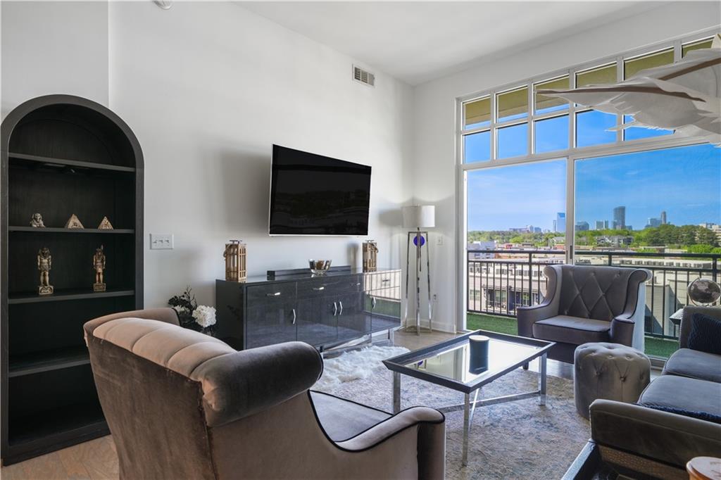 711 Cosmopolitan Drive NE 815