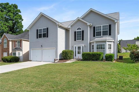 Single Family Residence in Fairburn GA 5933 Bluegrass View.jpg
