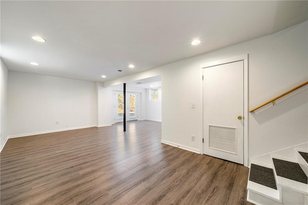 OVERBROOK - Residential Lease