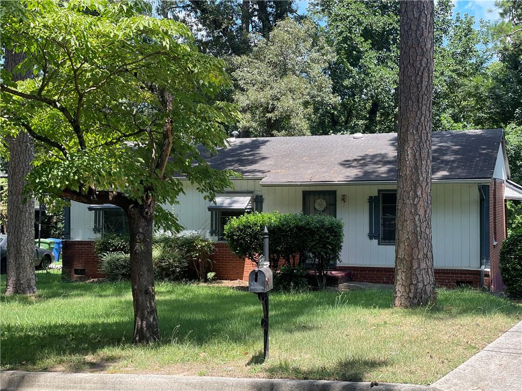 Savvy investors, this is your opportunity to capitalize on a value-add deal in a rapidly improving area. 394 Argus Circle is a 3-bed, 1-bath property with solid bones, electricity already on, and endless profit potential. Whether you're looking for your next flip or a long-term rental hold, this one checks the boxes.
The home features a classic floor plan with original hardwoods, a spacious living area, a separate dining room, and a kitchen ready for a modern makeover. Bedrooms are well-sized, and the layout allows for a streamlined renovation plan.
The flat backyard is a blank slate, ideal for adding outdoor amenities or creating curb appeal to boost ARV. With comps trending up and strong rental demand in the area, this property offers a smart investment with upside.
Sold As-Is—no blind offers. Bring your contractor and vision. This is a deal you don’t want to miss!