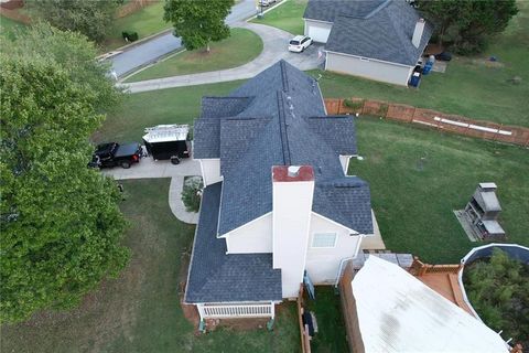 A home in Dacula