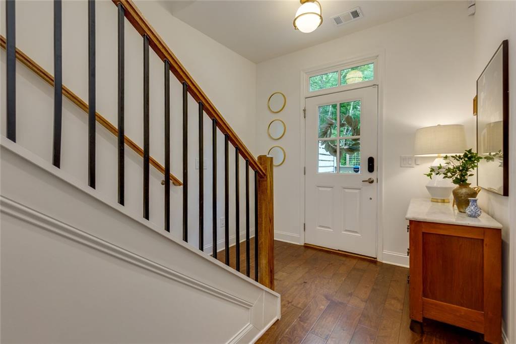 302 Boxwood Lane, Roswell, Georgia image 4