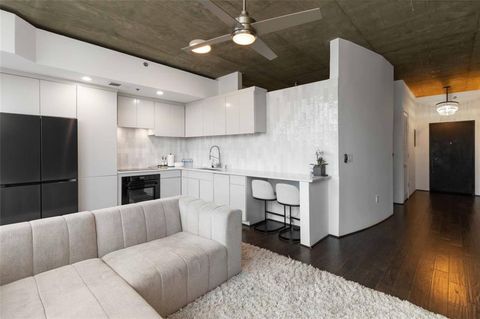 Condo For Sale - 3324 Peachtree Road #815<br/> Atlanta, GA 30326