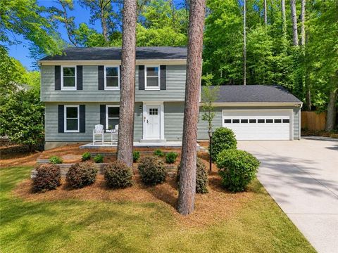 Homes For Sale - 9715 N Pond Circle<br/> Roswell, GA 30076
