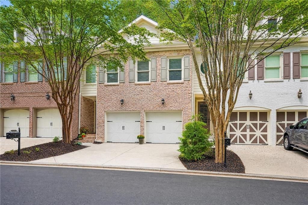 2640 Long Pointe