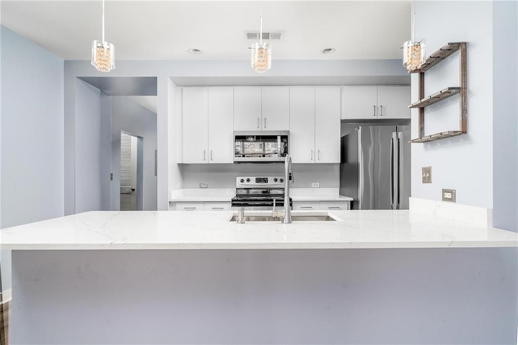 565 Peachtree Street NE 1207