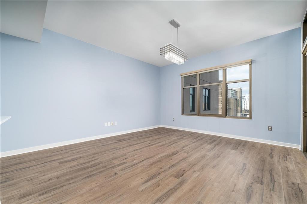 565 Peachtree Street NE 1207