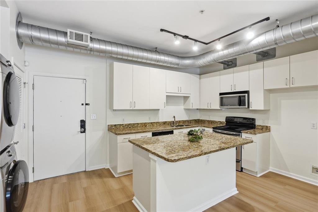 5300 Peachtree Road 1204