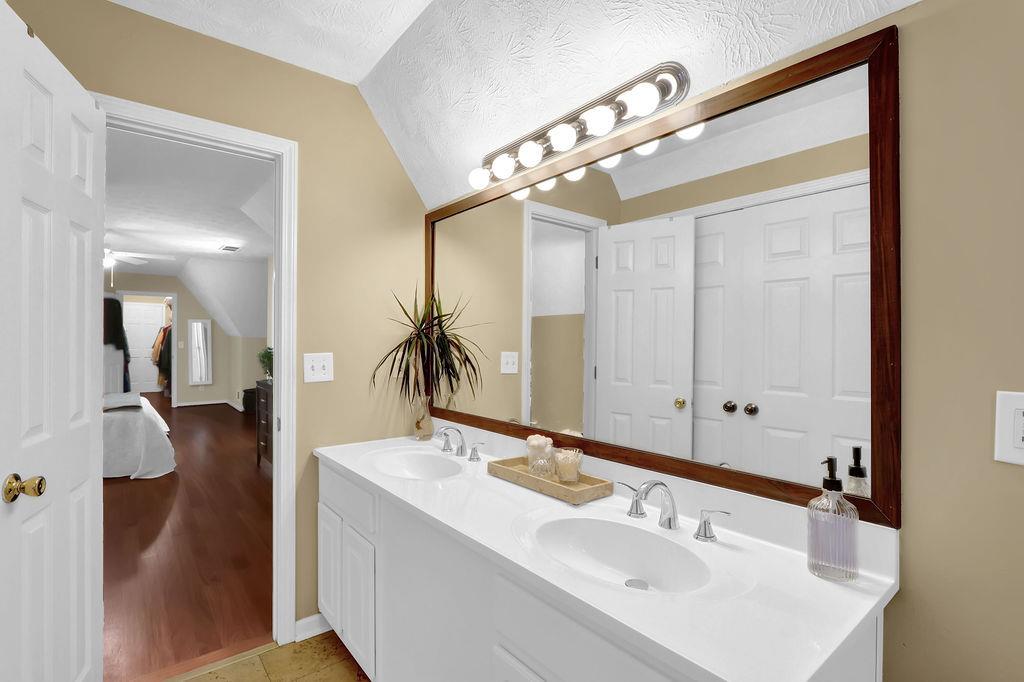 3909 Laurens Lane, Snellville, Georgia image 33