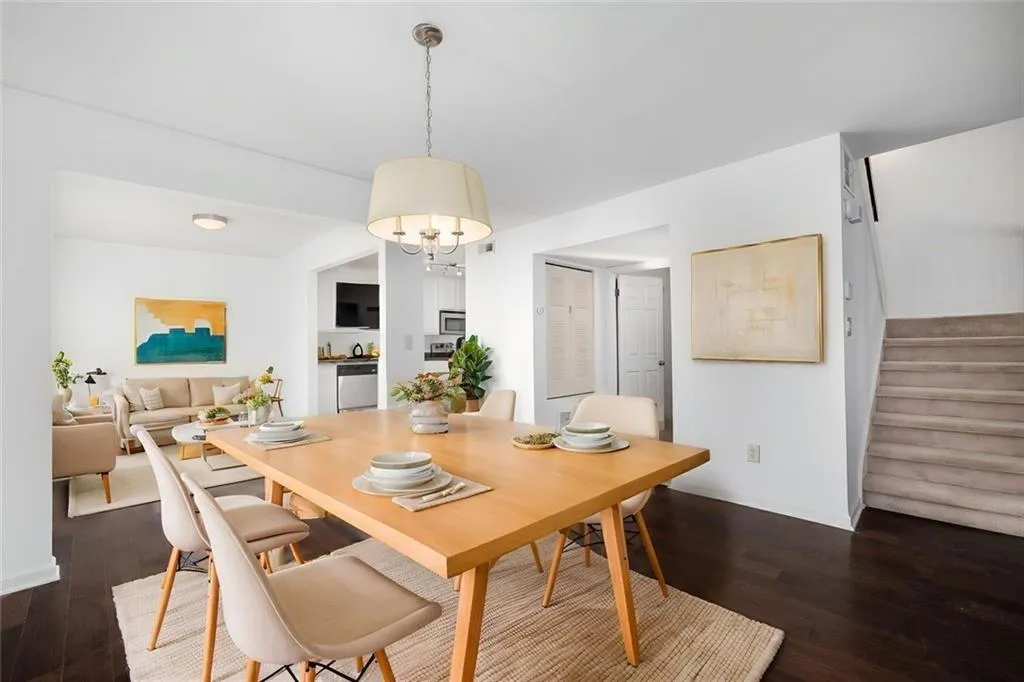 Atlanta, Georgia 30319, United States, 2 Bedrooms Bedrooms, ,3 BathroomsBathrooms,Residential,Active,188027